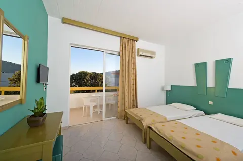 Trianta Hotel Apartments, Room