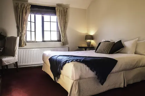 The Honest Lawyer, Ascend Hotel Collection, Room