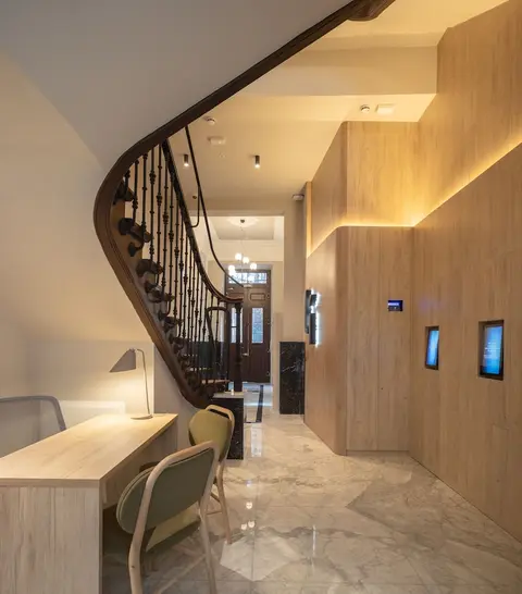 Líbere Bilbao Ledesma, Interior entrance