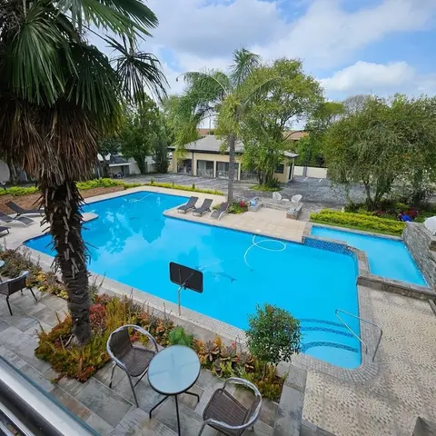Fezeu's Place, Pool