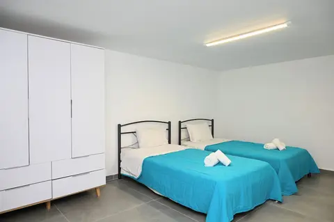 Christy Studios, Room