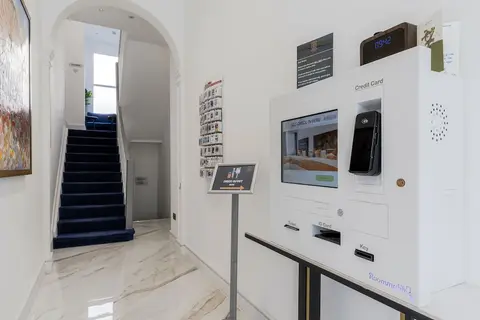 Upper Berkeley Hotel, Lobby