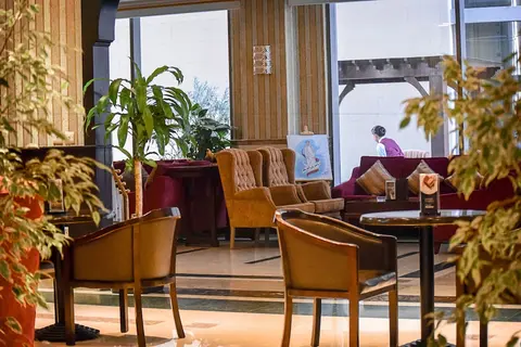Sapphire Plaza Hotel, Lobby sitting area