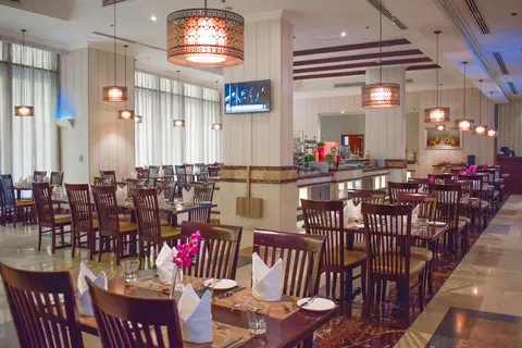 Sapphire Plaza Hotel, Dining
