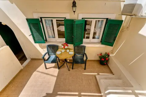 Phevos Villa, Room