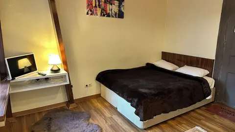 New Pera, Room