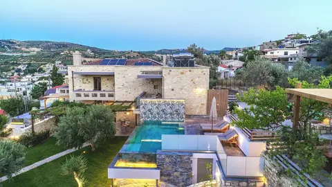 Asion Lithos, Private pool