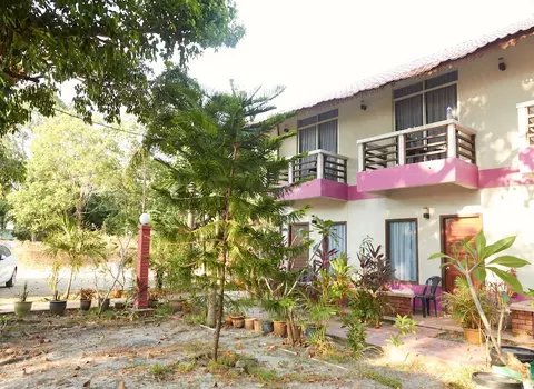 Corrie Chalet, Pantai Cenang Langkawi, Front of property