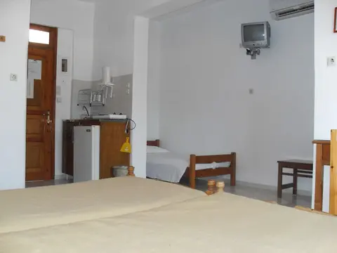 Vera Studios, Room