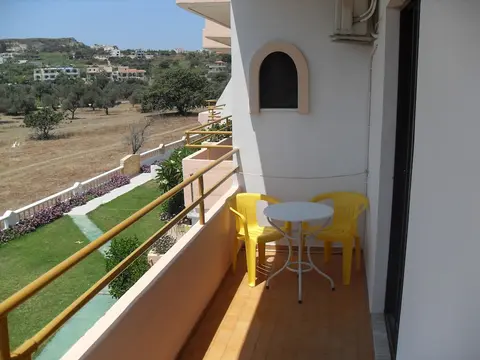 Vera Studios, Balcony
