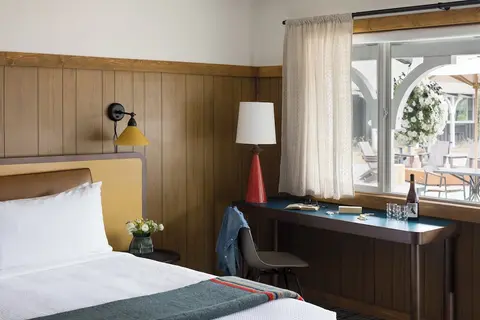 The Virginian Lodge, Room