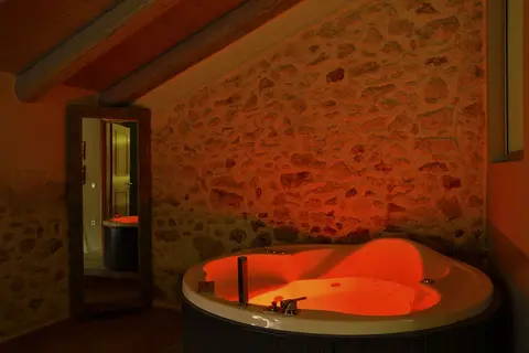 Elia Kentron- Adults Only, Room