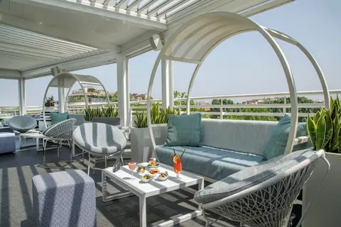 The Tribune, part of JdV by Hyatt, Lobby lounge