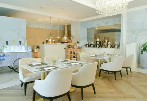 Al Aziziyah Boutique Hotel By The Torch, Restaurant