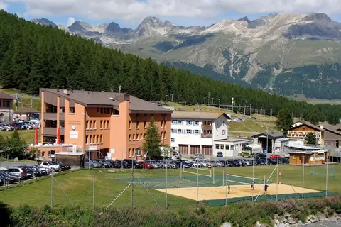 Youth Hostel Pontresina, Tennis court