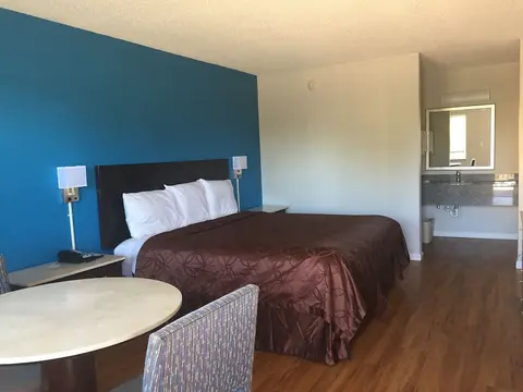 Super Stay Inn, Room