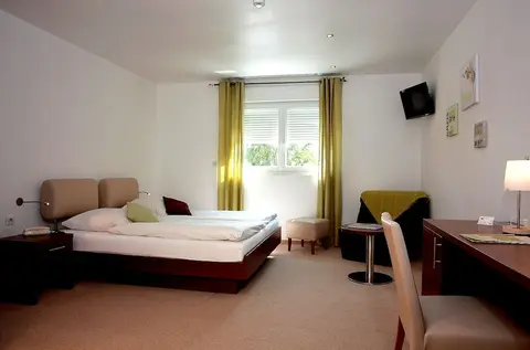 Hôtel les Portes de la Vallée, Room