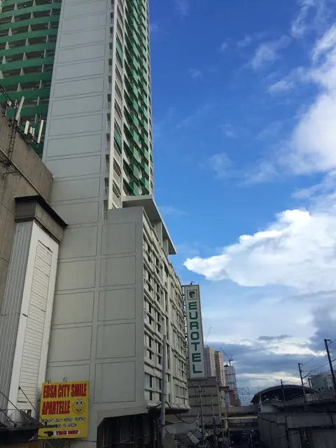 Eurotel Vivaldi Araneta, Porch