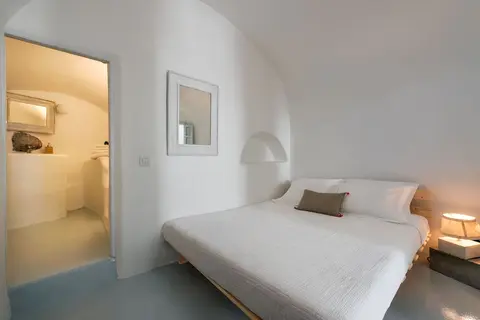 Artia Mansion, Room