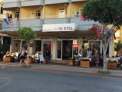 Alin Hotel, Front of property
