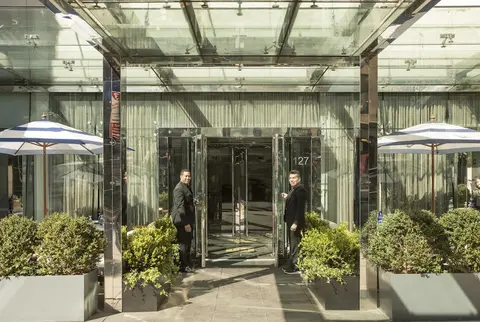 Hotel Hayden, Property entrance