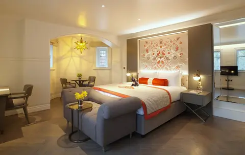 The Lalit London, Room
