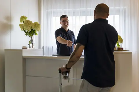 2Places Side, Reception