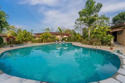 Jungle Villa Resort, Outdoor pool