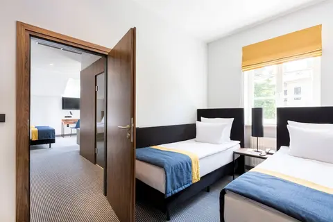 Grand Ascot Hotel, Room