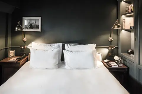 1898 The Post, Room