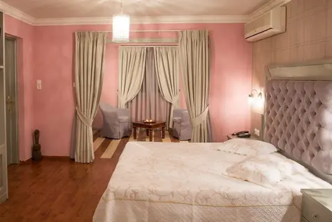 Delphi Art Hotel, Room