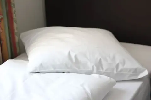 Hotel Carlton, Room
