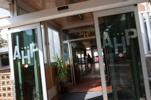 Auto Park Hotel, Property entrance