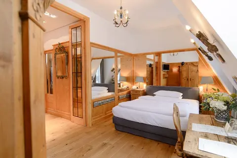 Opera Hotel, Room