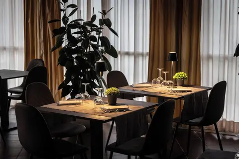 Hotel Mirage, Restaurant