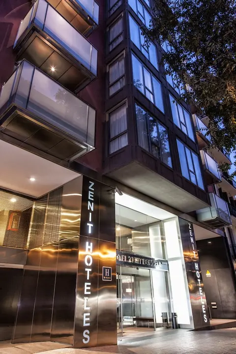 Hotel Zenit Conde De Borrell, Front of property