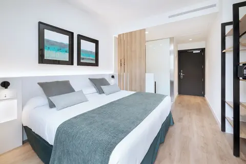 Alexandre Fira Congress, Room