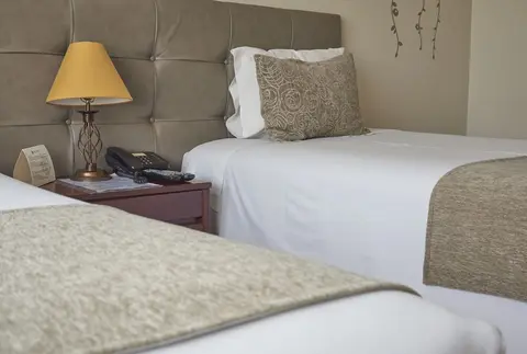 Hotel Embassy, Room