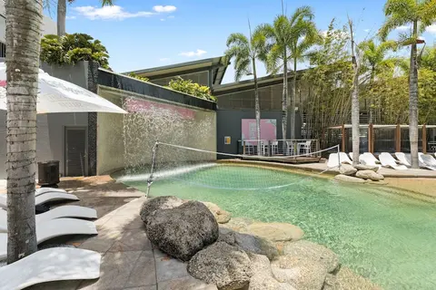Gilligan's Backpackers Hotel & Resort, Outdoor pool
