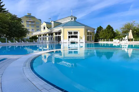 Disney Newport Bay Club, Outdoor pool