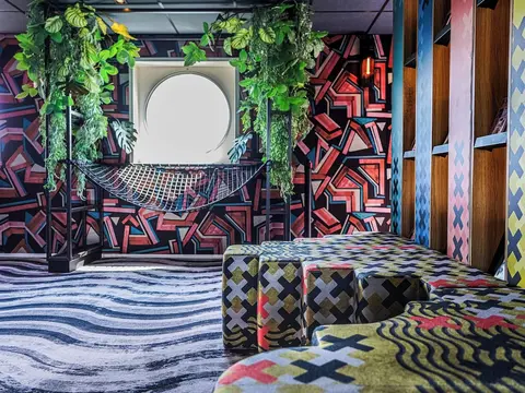 Botel, Lobby lounge