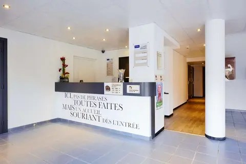 Hôtel, restaurant Kyriad Fréjus, Lobby