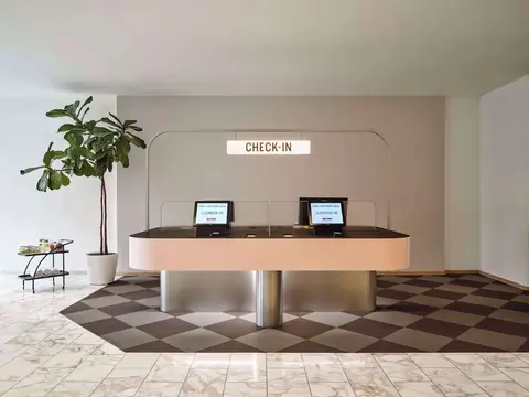 Flemings Hotel München Schwabing, Check-in/check-out kiosk