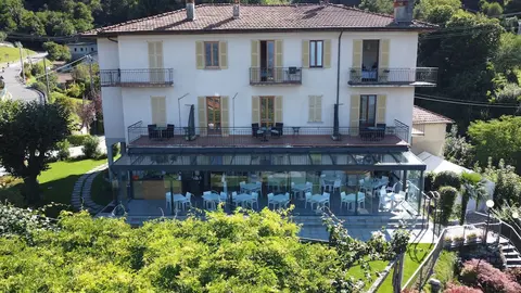 Il Perlo Panorama, Front of property