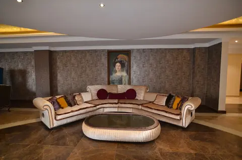 Azka Hotel, Lobby
