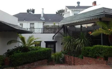 Pine Inn, Exterior
