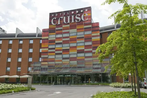 Hotel Cruise, Front of property
