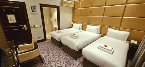 Hyde Park International, Room