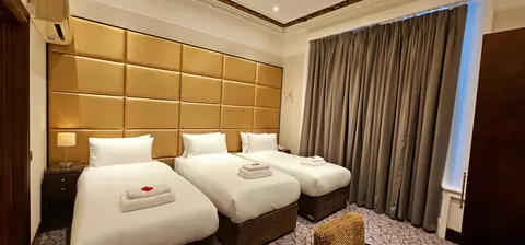 Hyde Park International, Room