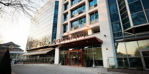 Clayton Hotel Chiswick, Exterior